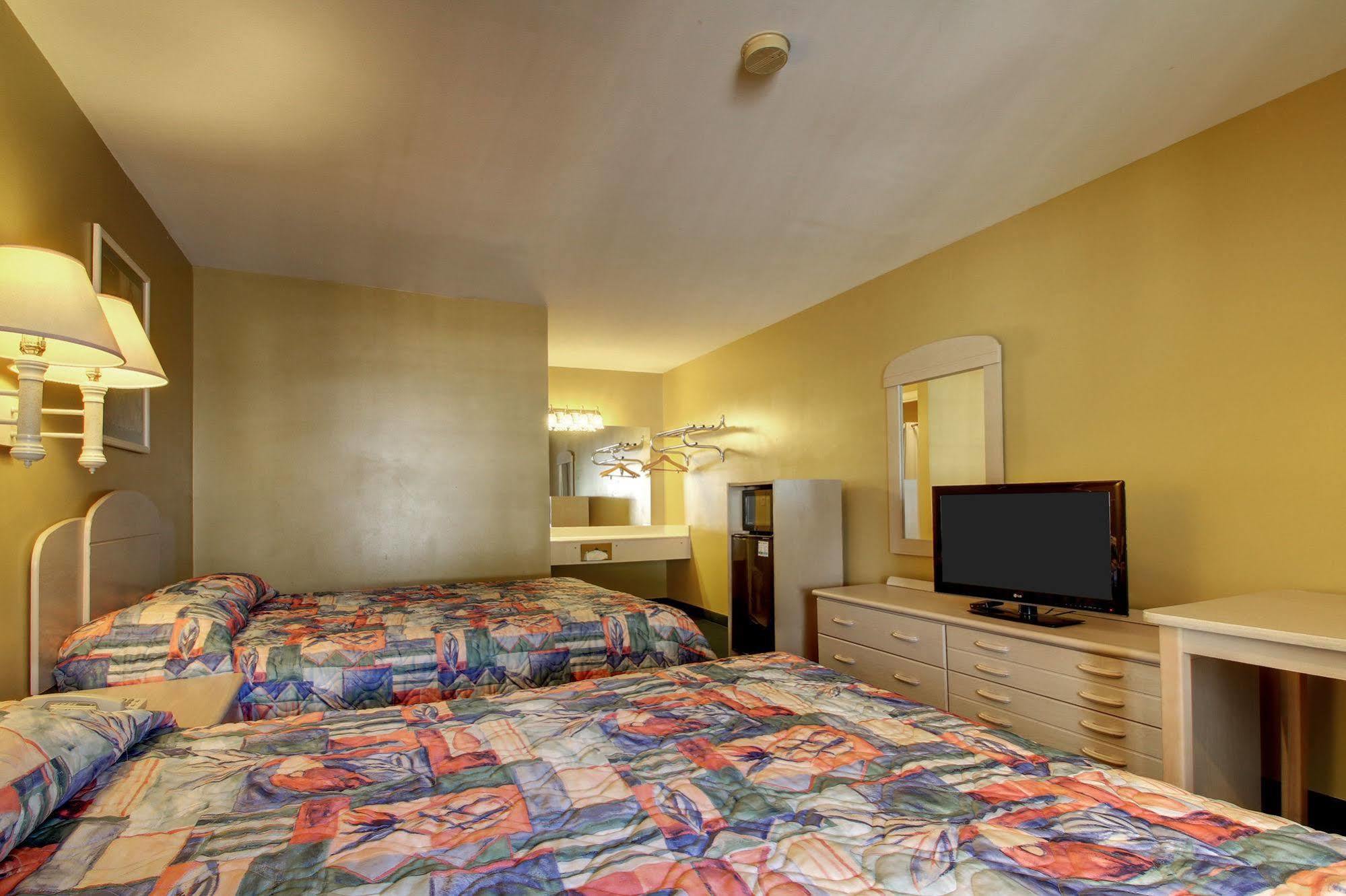Key West Inn - チルダーズバーグ  エクステリア 写真